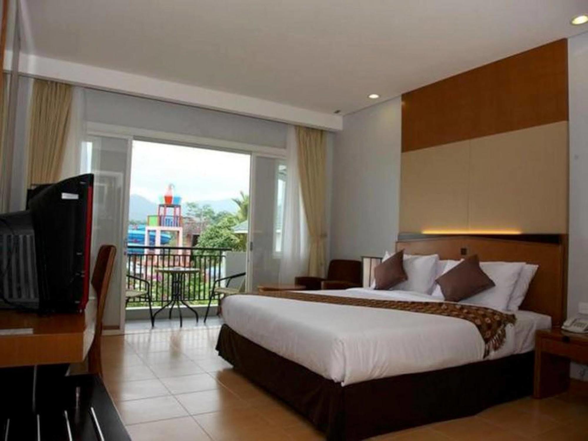 Green Valley Resort Purwokerto Exterior foto